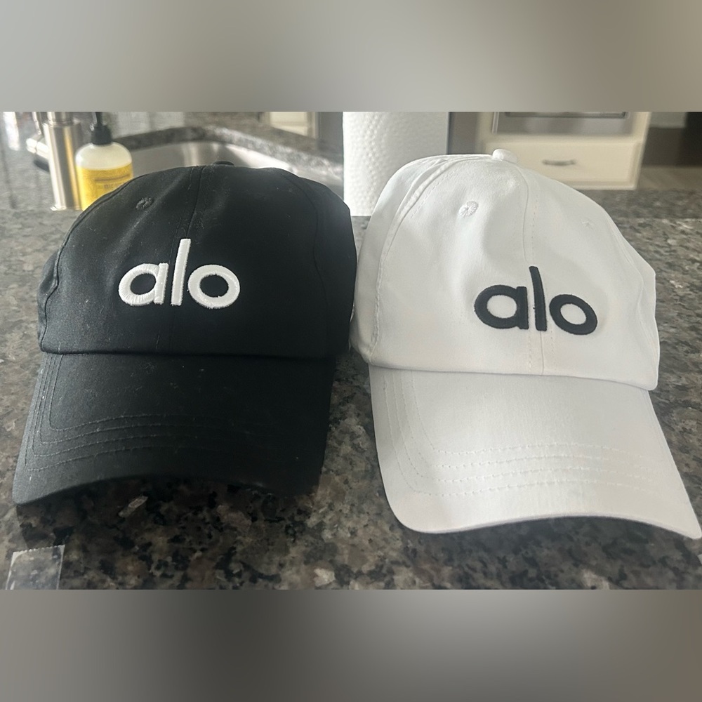 alo yoga Off-duty hat  x 2